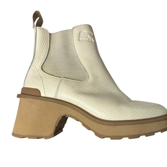 Sorel Hi-Line Heel Chelsea Boot, Cream, EUC, Size 7.5 - Picture 9 of 15